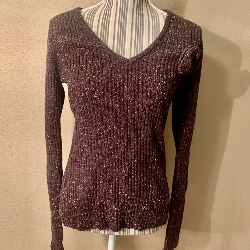 Newport News Sweater Medium V-neck Flower Pin Brown Cream Flecked Pattern
